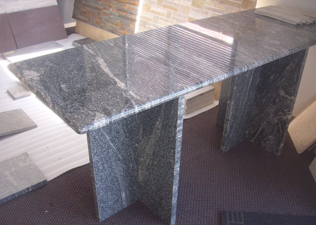 Stone table bullnosed edge